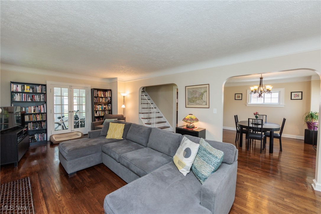 2199 Barrington Road Cleveland, OH 44118 - Photo 3 of 50