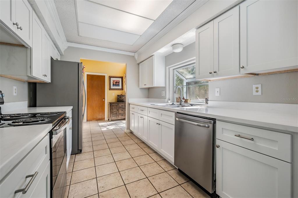 7065 Red Oak Loop New Port Richey, FL 34654 - Photo 5 of 46 Gallery Image 5