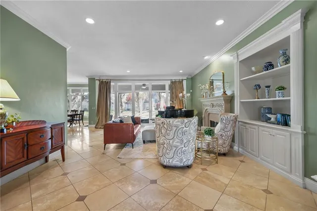 $975,000 | 609 Northeast Lake Point Drive, Lee's Summit, MO 64064