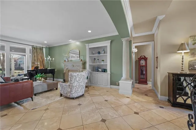 $975,000 | 609 Northeast Lake Point Drive, Lee's Summit, MO 64064