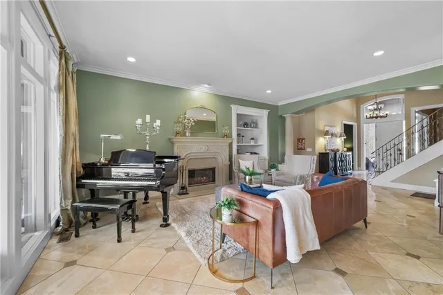 $975,000 | 609 Northeast Lake Point Drive, Lee's Summit, MO 64064