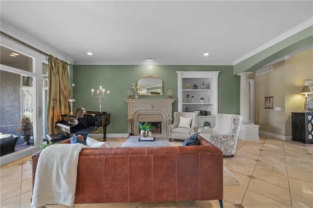 $975,000 | 609 Northeast Lake Point Drive, Lee's Summit, MO 64064