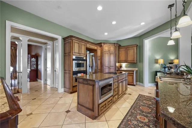 $975,000 | 609 Northeast Lake Point Drive, Lee's Summit, MO 64064