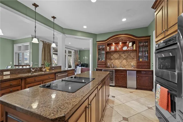 $975,000 | 609 Northeast Lake Point Drive, Lee's Summit, MO 64064