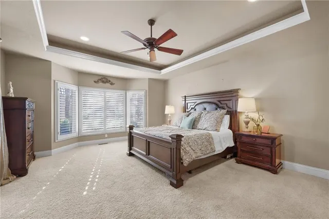 $975,000 | 609 Northeast Lake Point Drive, Lee's Summit, MO 64064