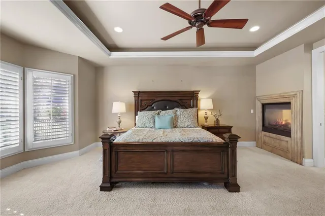 $975,000 | 609 Northeast Lake Point Drive, Lee's Summit, MO 64064