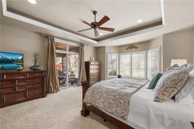 $975,000 | 609 Northeast Lake Point Drive, Lee's Summit, MO 64064