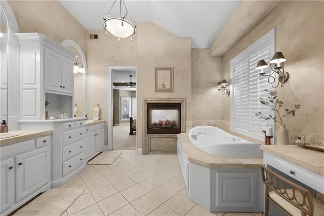 $975,000 | 609 Northeast Lake Point Drive, Lee's Summit, MO 64064