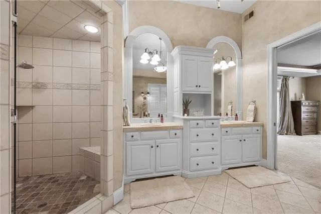 $975,000 | 609 Northeast Lake Point Drive, Lee's Summit, MO 64064