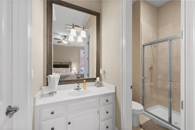 $975,000 | 609 Northeast Lake Point Drive, Lee's Summit, MO 64064