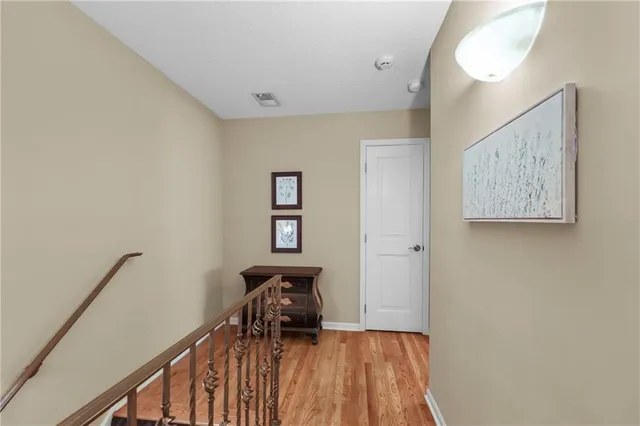 $975,000 | 609 Northeast Lake Point Drive, Lee's Summit, MO 64064