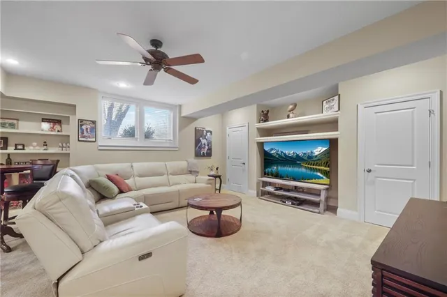 $975,000 | 609 Northeast Lake Point Drive, Lee's Summit, MO 64064