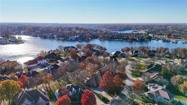 $975,000 | 609 Northeast Lake Point Drive, Lee's Summit, MO 64064