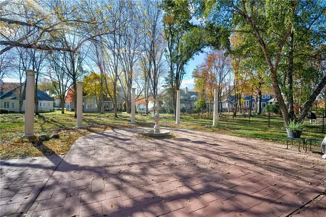 $975,000 | 609 Northeast Lake Point Drive, Lee's Summit, MO 64064