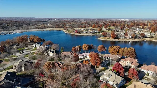 $975,000 | 609 Northeast Lake Point Drive, Lee's Summit, MO 64064