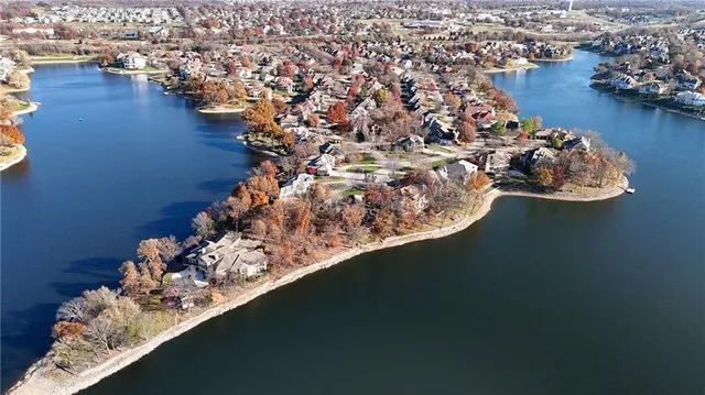 $975,000 | 609 Northeast Lake Point Drive, Lee's Summit, MO 64064