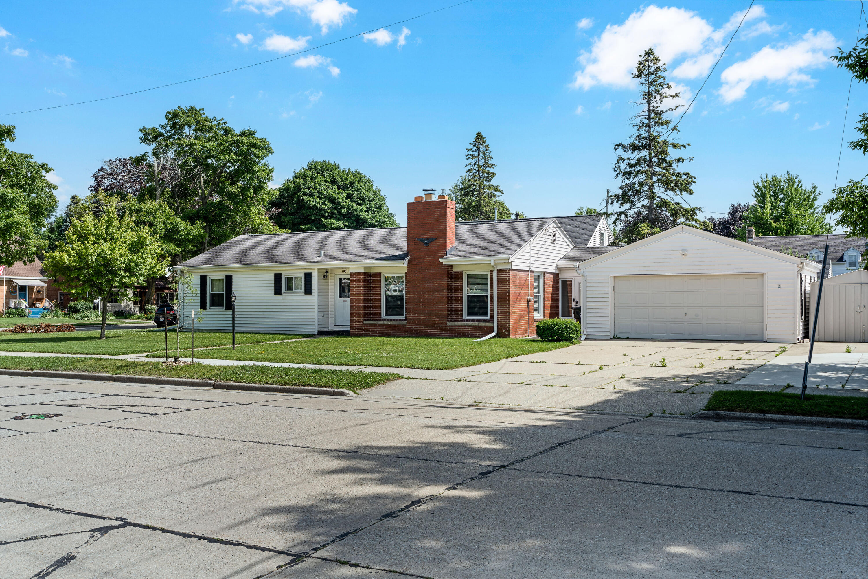 601 Isabelle Avenue Racine, WI 53402 - Photo 3 of 30 DSC04838