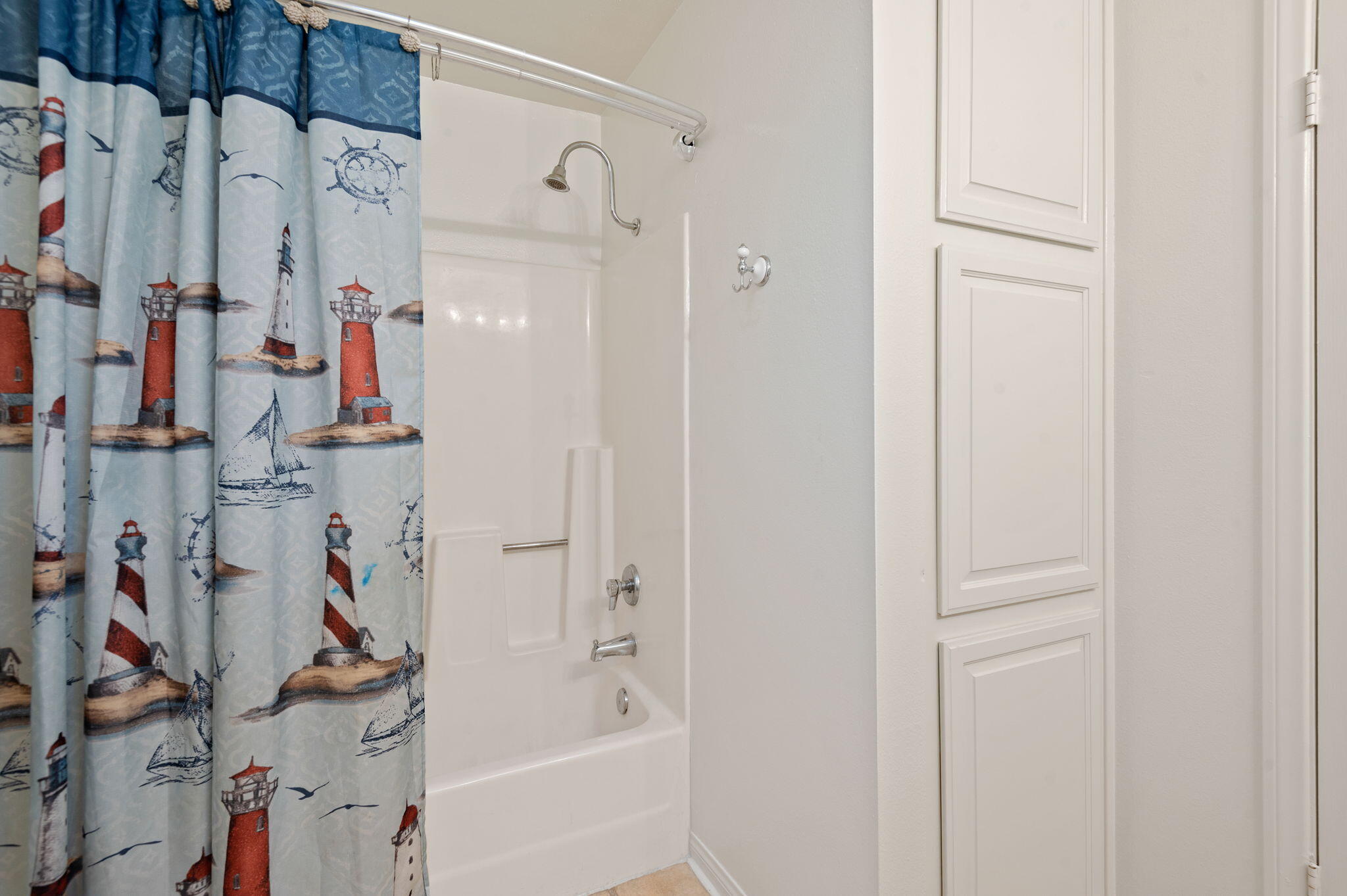 232 2nd Street Buellton, CA 93427 - Photo 27 of 29 a bathroom with a shower and a tub