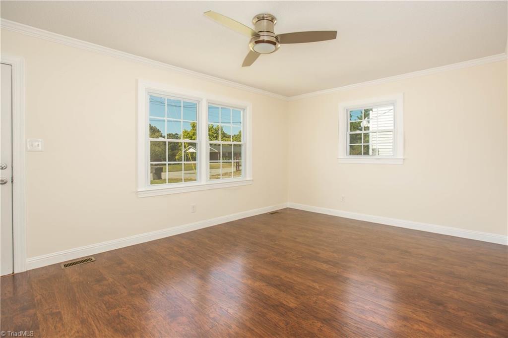 727 Hendrix Street High Point, NC 27260 - Photo 14 of 30 Living Room