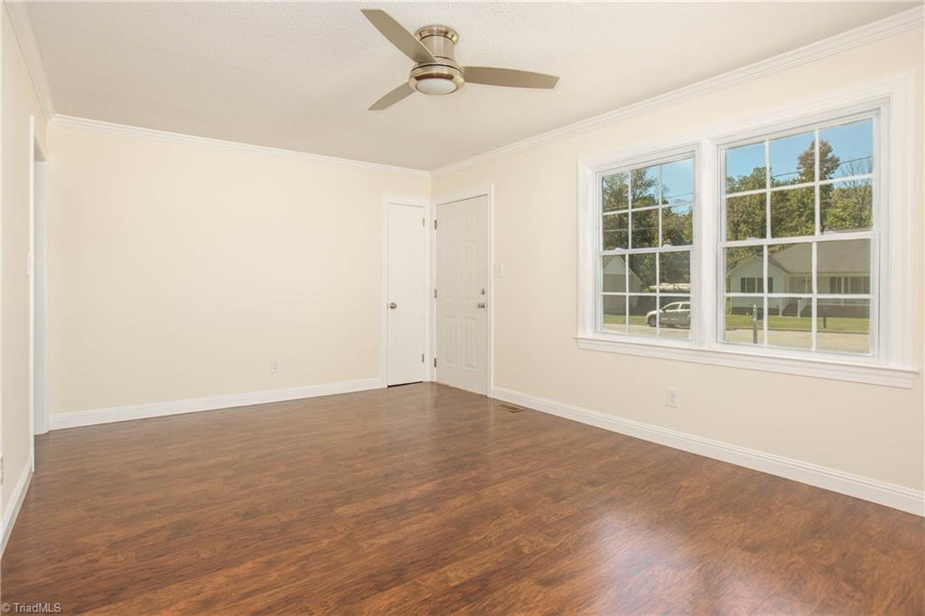 727 Hendrix Street High Point, NC 27260 - Photo 15 of 30 Living Room