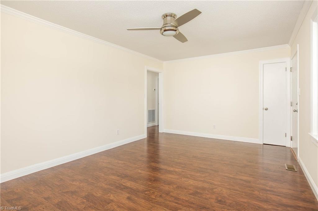 727 Hendrix Street High Point, NC 27260 - Photo 16 of 30 Living Room