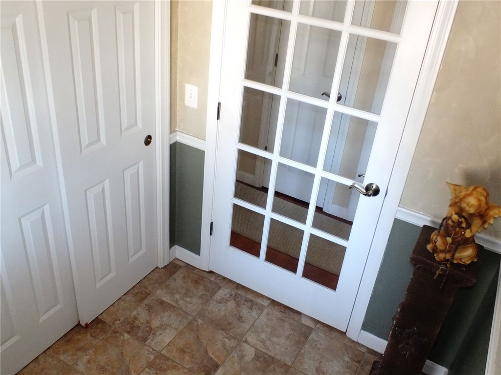 179 Horse Neck Road Warwick, RI 02889 - Photo 2 of 10 Gallery Image 2
