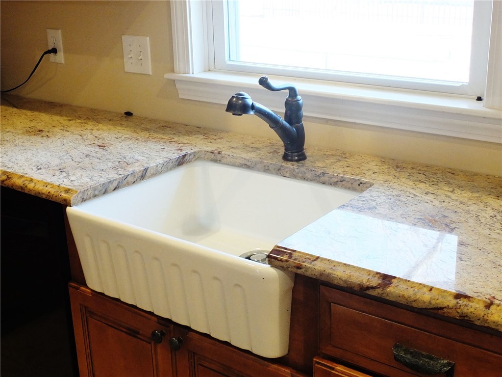 179 Horse Neck Road Warwick, RI 02889 - Photo 6 of 10 Gallery Image 6