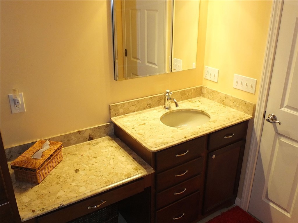 179 Horse Neck Road Warwick, RI 02889 - Photo 8 of 10 Gallery Image 8