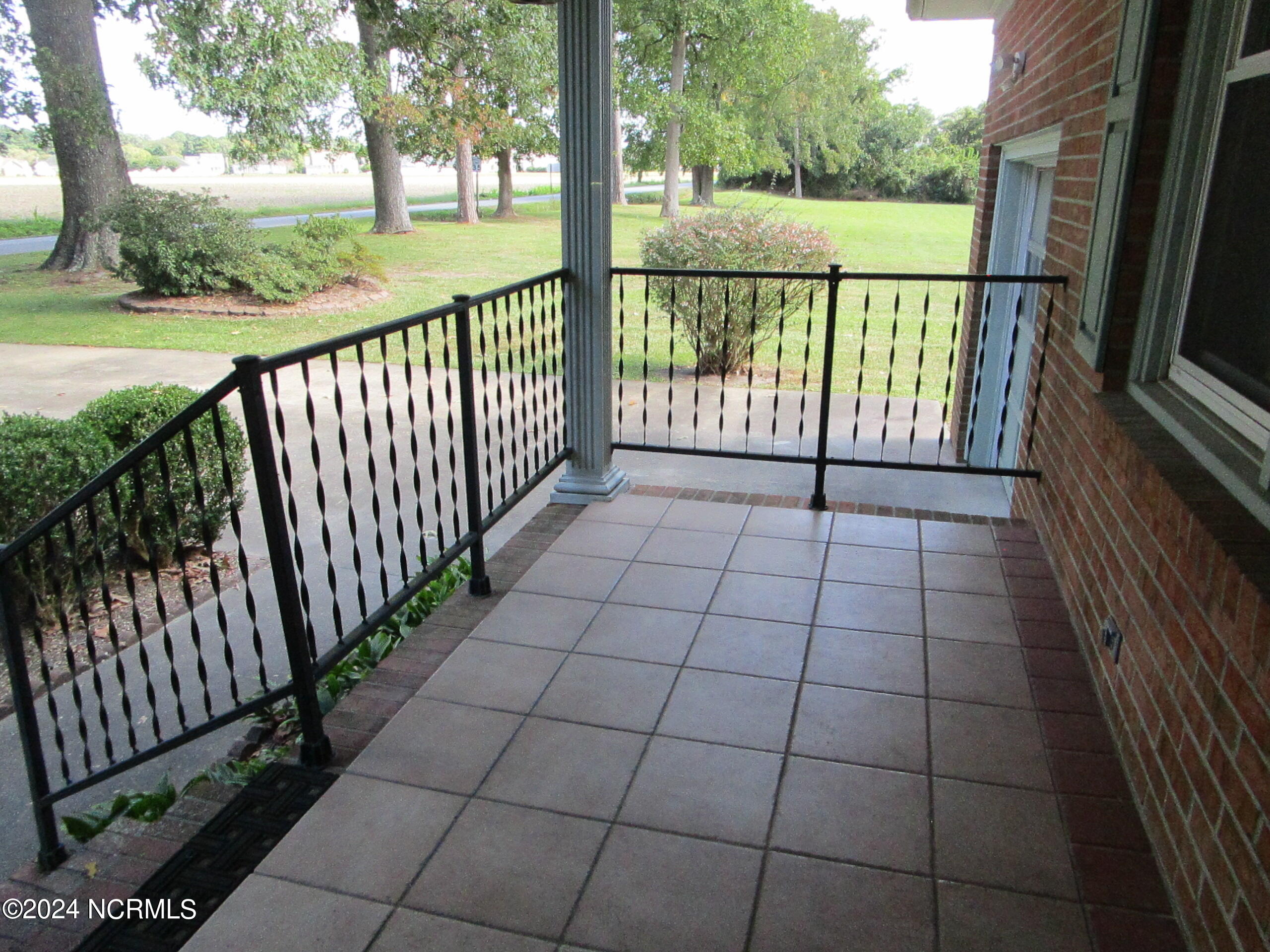 1818 River Road Elizabeth City, NC 27909 - Photo 35 of 45 Front porch