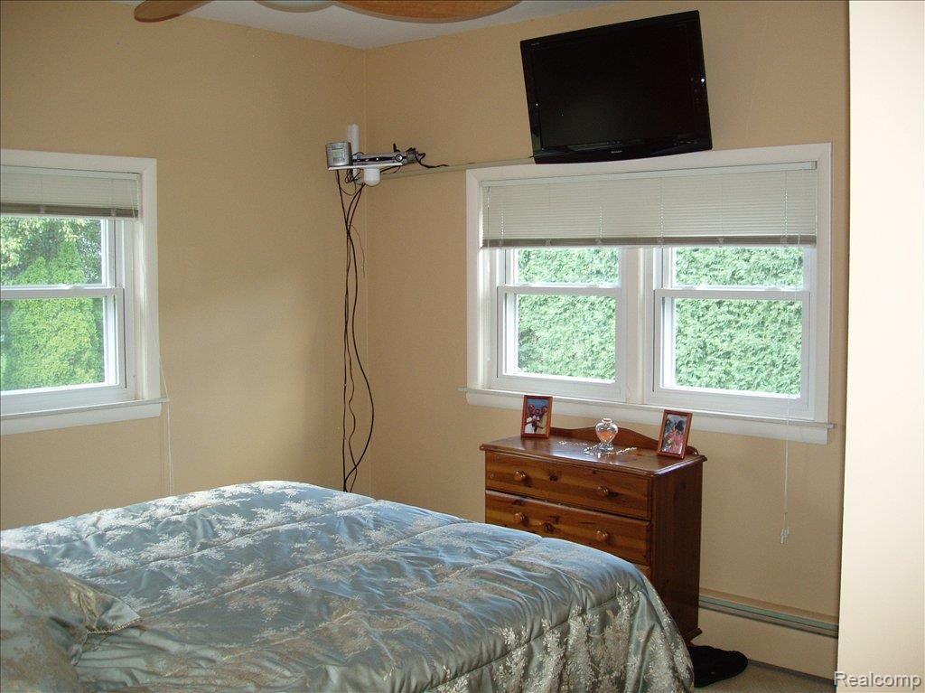 471 North Livernois Road Rochester, MI 48309 - Photo 17 of 22 First floor Bedroom