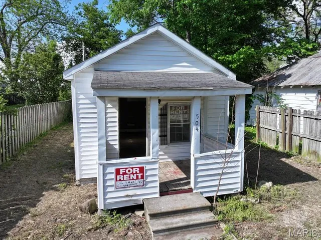$9,999 | 504 East 8th Street, Portageville, MO 63873
