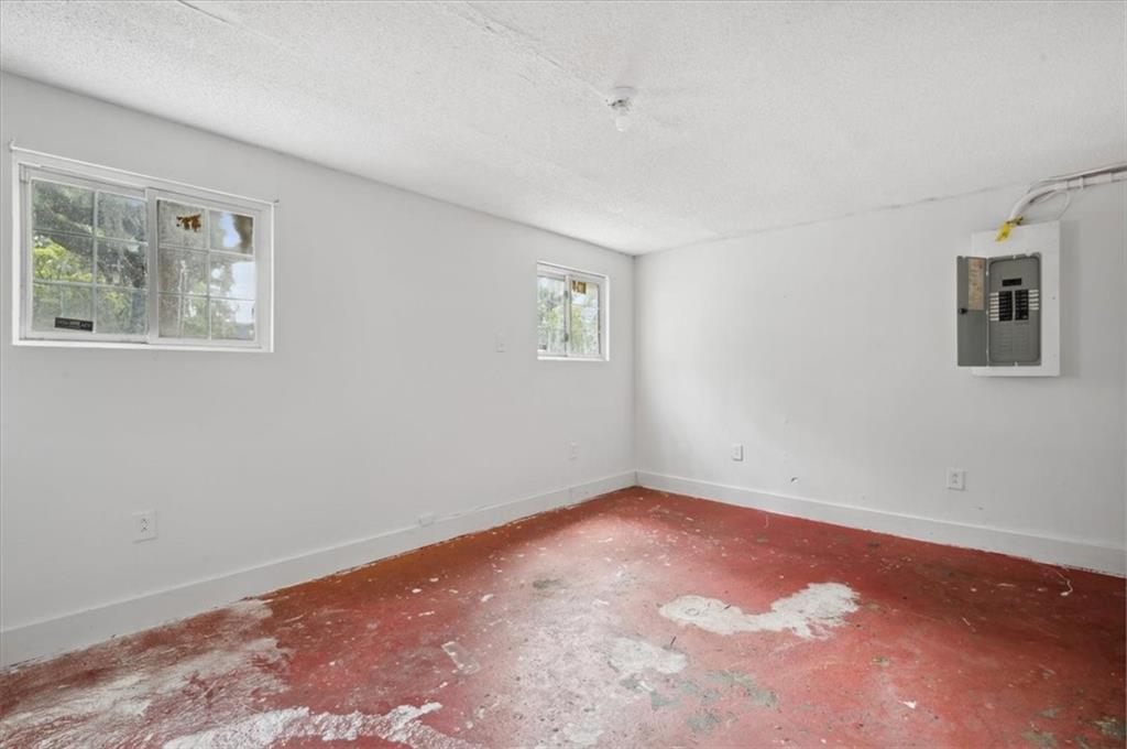 2705 Martin Luther King Jr Boulevard Savannah, GA 31405 - Photo 9 of 11 a view of an empty room with a window