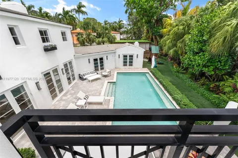 $6,799,000 | 2887 Pine Tree Drive, Miami Beach, FL 33140