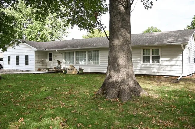 $305,000 | 615 Pine Street, Wellsville, KS 66092