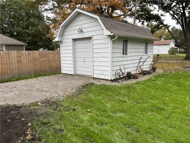 $305,000 | 615 Pine Street, Wellsville, KS 66092