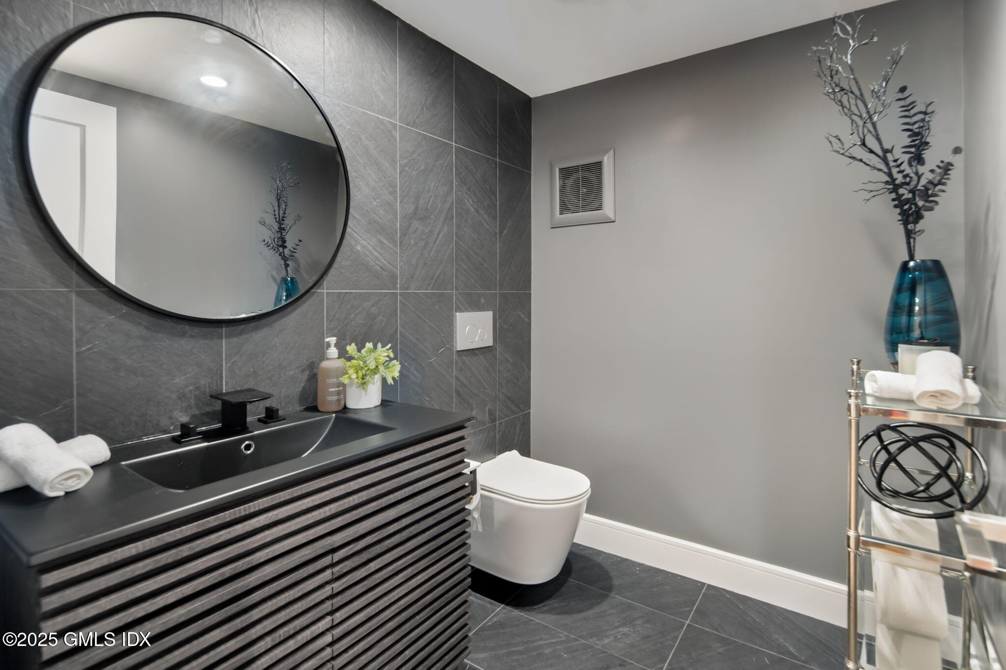44 Amherst Road Old Greenwich, CT 06870 - Photo 34 of 39 a bathroom with a toilet and a mirror