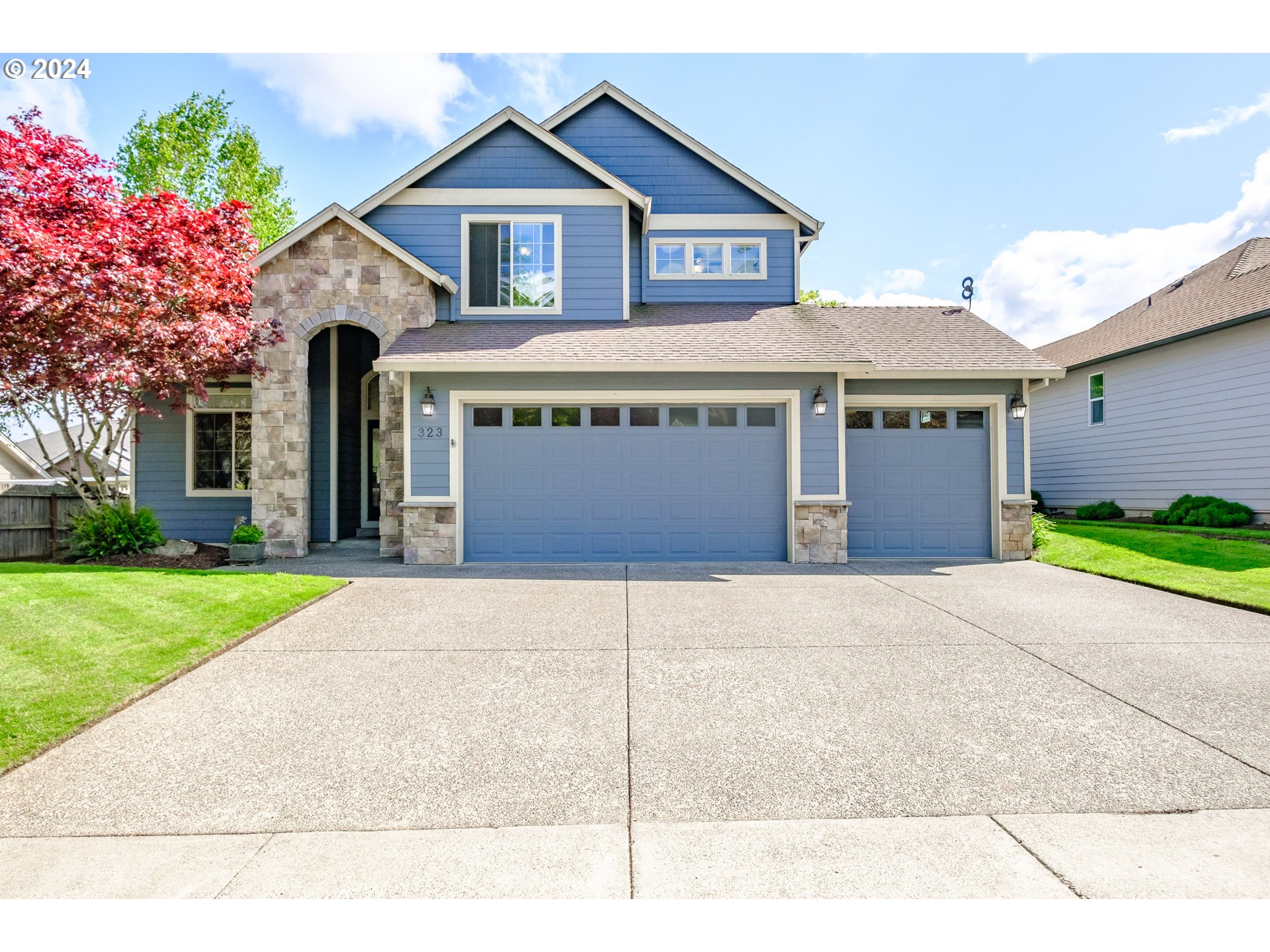 323 Northwest Reed Lane Dallas, OR 97338 - Photo 2 of 40 a front view of a house with a yard and garage