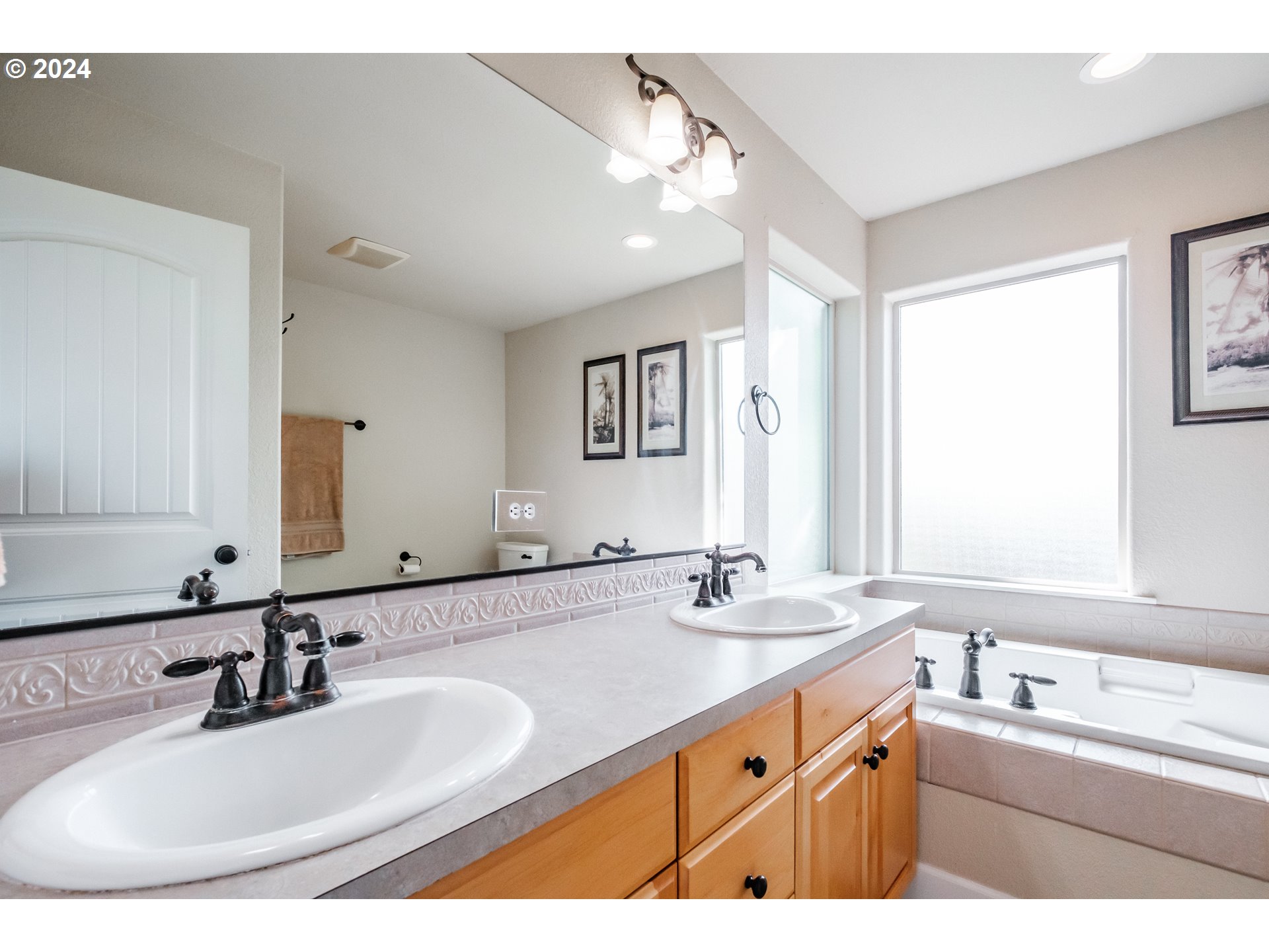 323 Northwest Reed Lane Dallas, OR 97338 - Photo 26 of 40 a bathroom with a sink double vanity and a mirror
