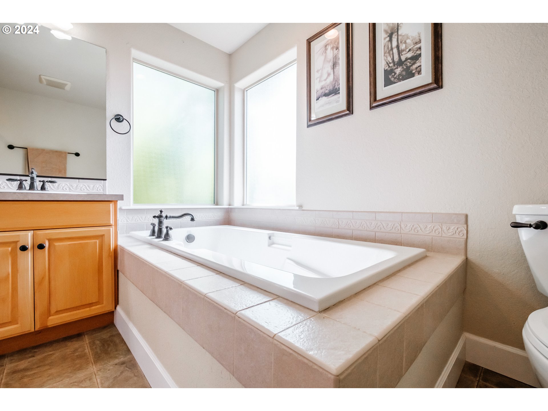 323 Northwest Reed Lane Dallas, OR 97338 - Photo 28 of 40 a bathroom with a sink a toilet a mirror and vanity
