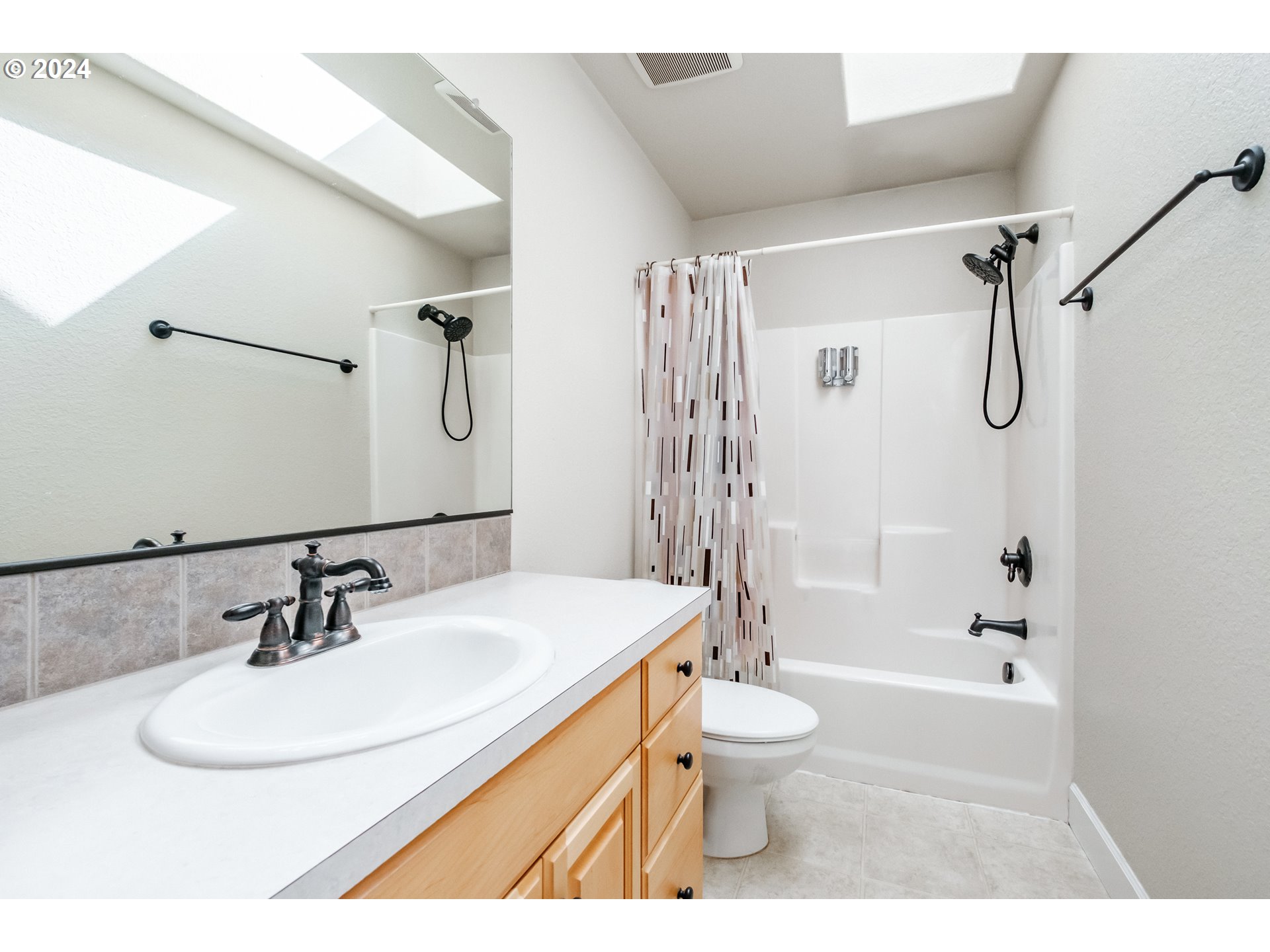 323 Northwest Reed Lane Dallas, OR 97338 - Photo 32 of 40 a bathroom with a sink toilet tub and shower