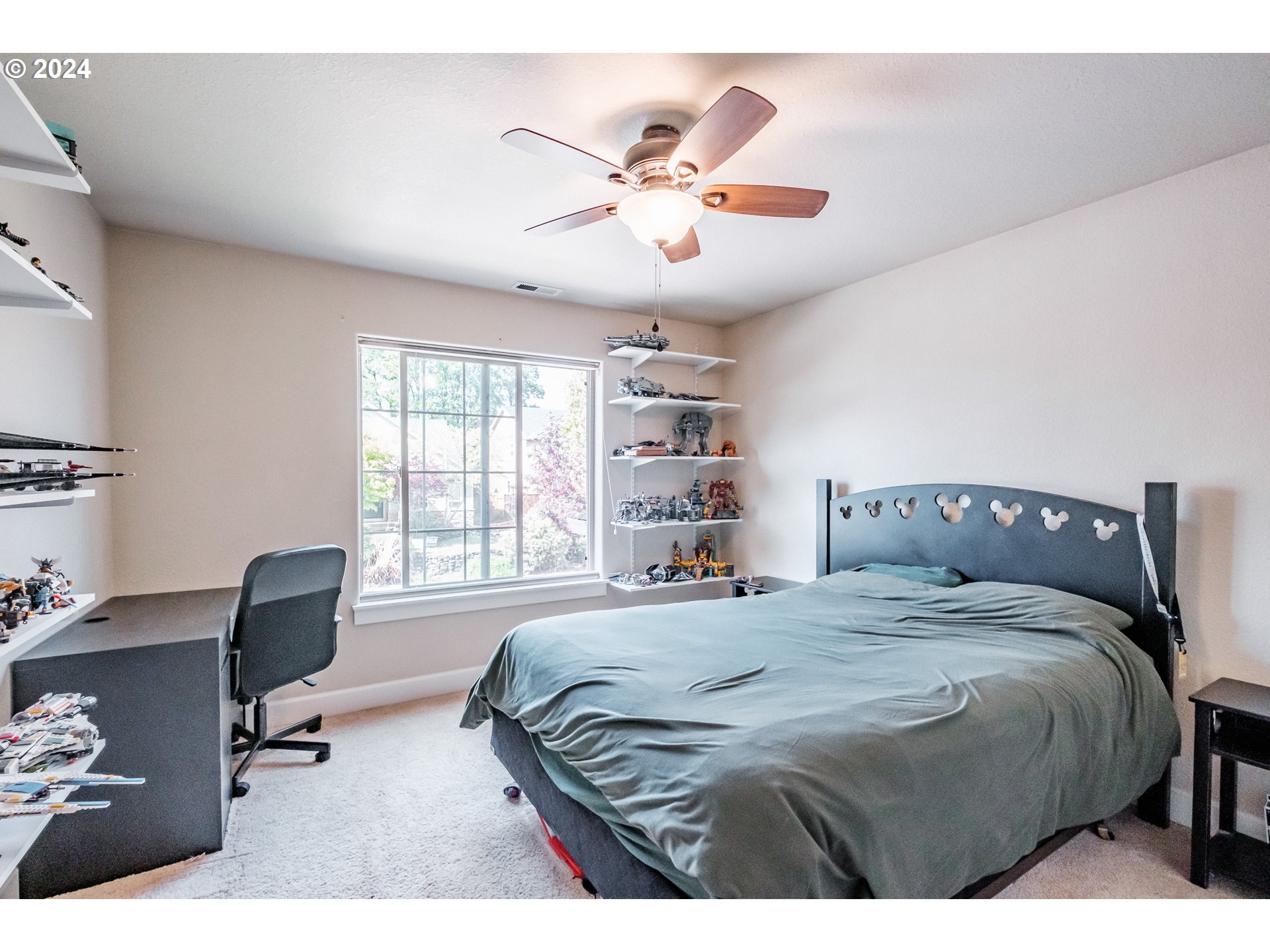 323 Northwest Reed Lane Dallas, OR 97338 - Photo 35 of 40 a bedroom with a bed and a desk