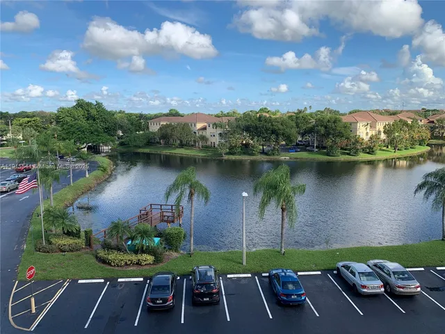 an aerial view of a house with outdoor space and lake view