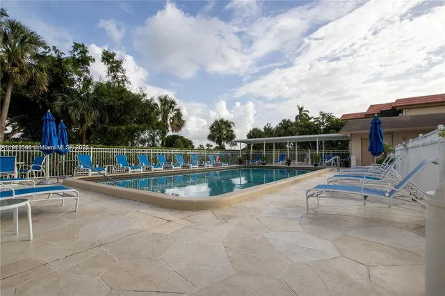 $240,900 | 250 Jacaranda Drive, Unit 506, Plantation, FL 33324