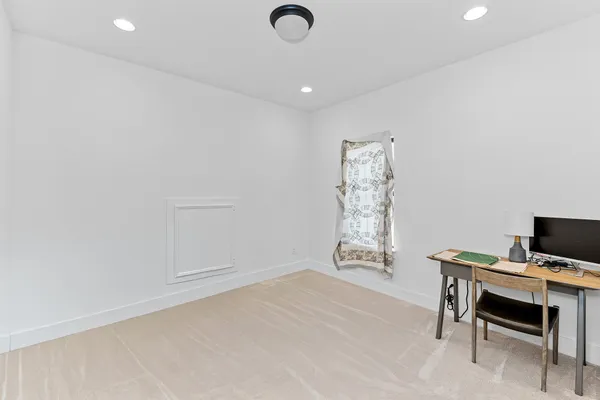 a view of livingroom with furniture and ceiling fan