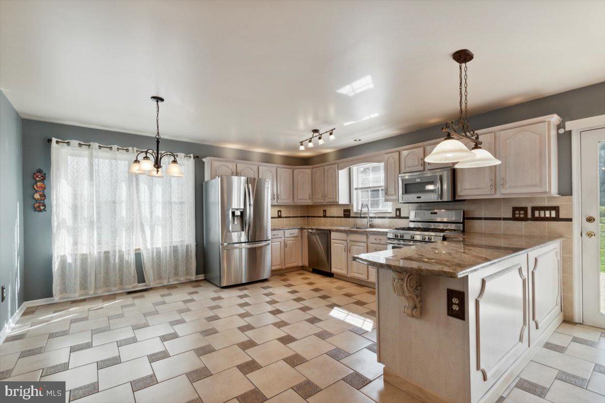 1211 Bon Air Road Havertown, PA 19083 - Photo 21 of 45 Large eating area, ceramic tile floor & backsplash
