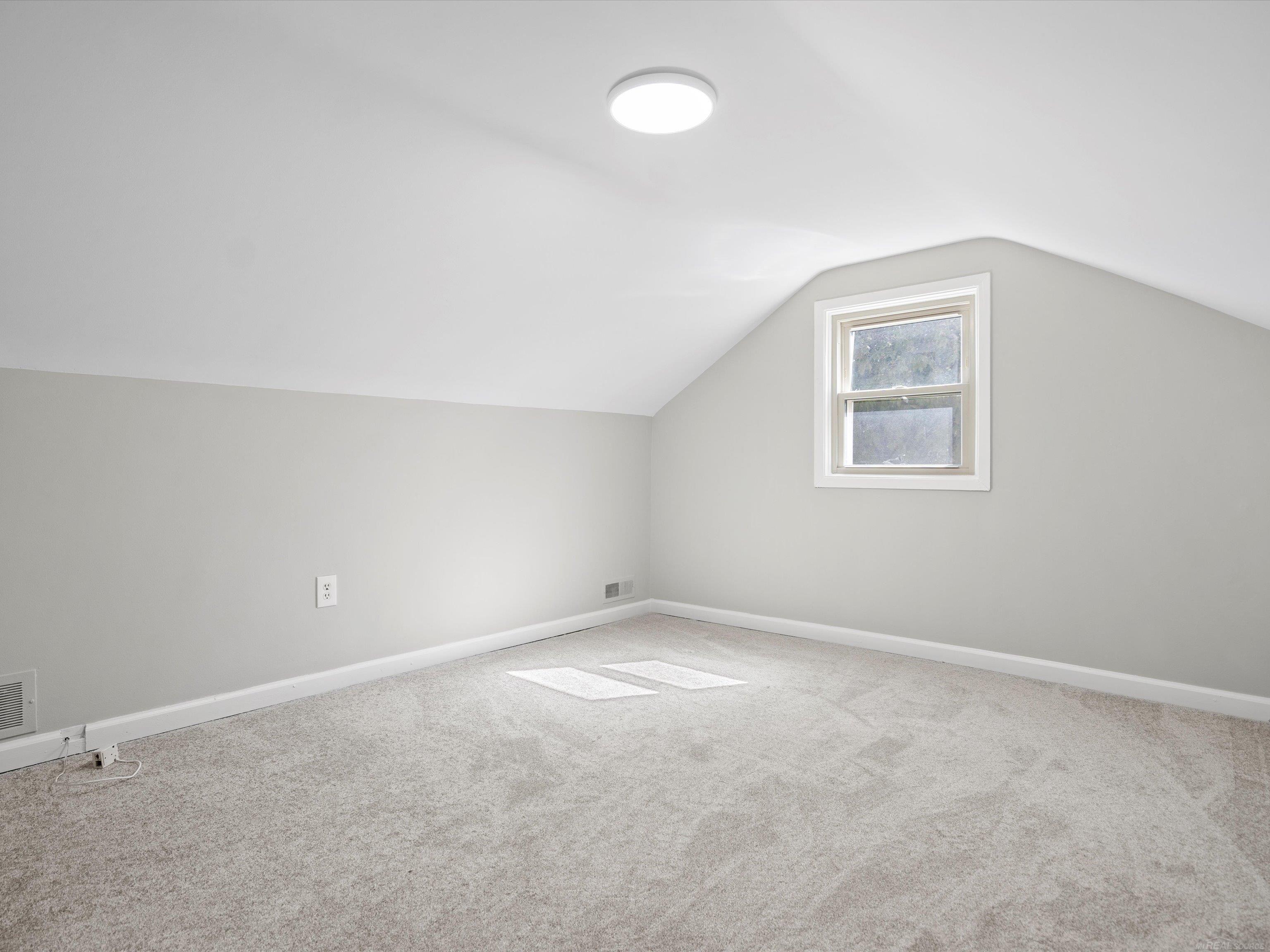 2621 Weaverton Rochester, MI 48307 - Photo 29 of 34 50168963-f98f7d25-a0bd-4ecb-9c2f-b1cdf2de15bc.JPG