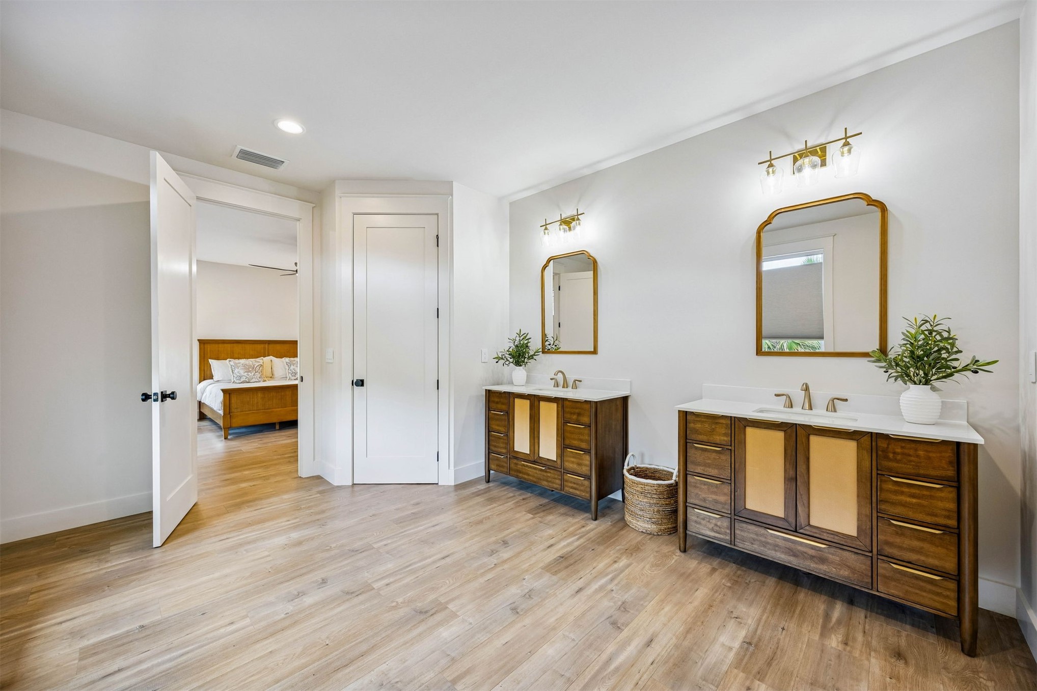 424 South 3rd Street Fernandina Beach, FL 32034 - Photo 21 of 38 a spacious bathroom with a double vanity sink and a mirror