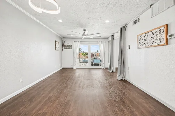 $219,000 | 307 Yacht Club Lane, Unit 307, El Lago, TX 77586