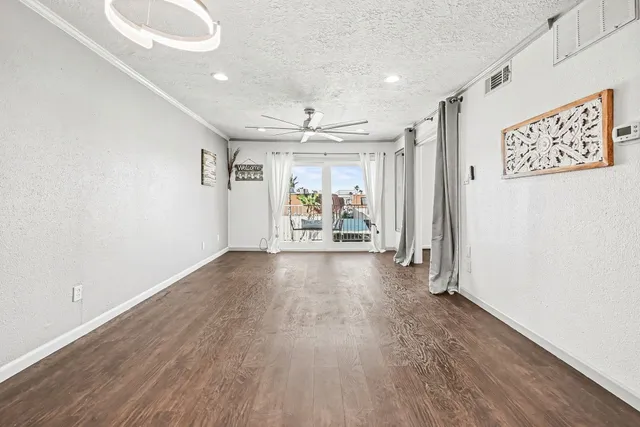 $224,000 | 307 Yacht Club Lane, Unit 307, El Lago, TX 77586