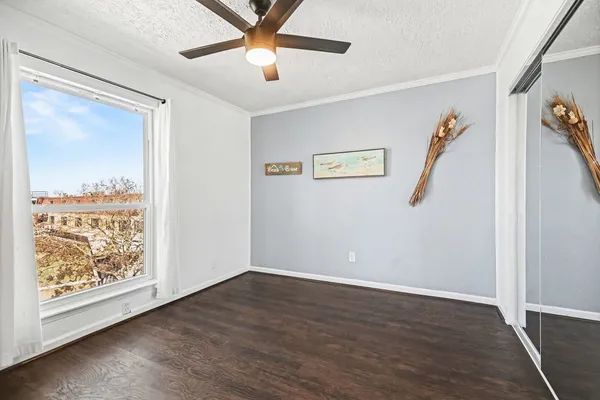 $219,000 | 307 Yacht Club Lane, Unit 307, El Lago, TX 77586